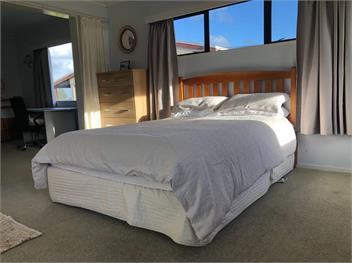 Jack and Enids Whangamata Beach House - 