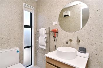 City-side Riccarton, Walk to Mall - Matai St West -