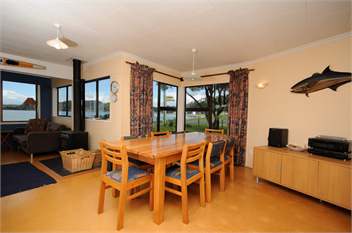 Oakura Beachfront, wifi & kayaks - Oakura Bay