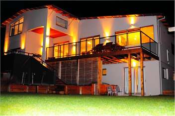 Casa Via Lago (Home on the Lake) -