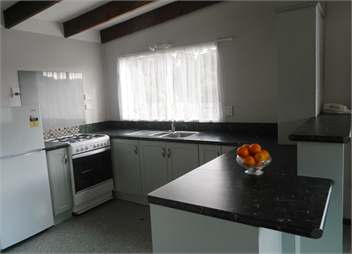 Anglem House & Car - Stewart Island