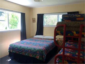 Ideal Family Bach - Mahia Beach