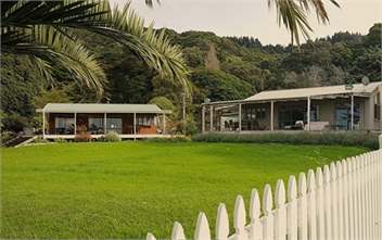 Anaura Bay Absolute Beachfront Retreat - Cottage # 3 -
