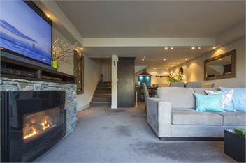 Alpine Village Lakefront Apartment - Queenstown