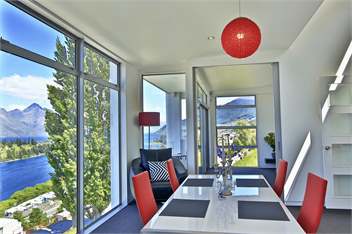 Spectacular Panoramic Views 4 Bedroom House - Queenstown