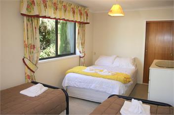 Walnut Grove Lodge sleeps 26 - Christchurch