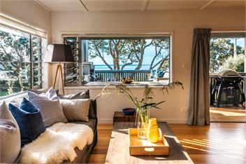 ONEROA BEACHFRONT - Waiheke Island