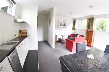 Days Bay Apartment: beach, bush, privacy & location - Eastbourne