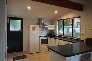 House handy to lake and township - Wanaka