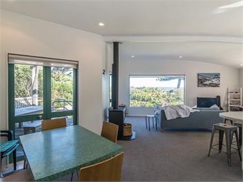 Beachfront Getaway (Bachcare) - Waikanae Beach