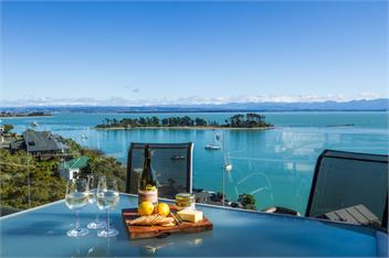 'Harbour View - Three' - Nelson Waterfront Apartment - Nelson