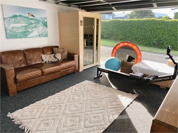 Sully’s Beach House. Spa, sauna, mini gym: 45 seconds to beach. Sleeps 7 - Mt Maunganui