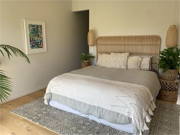 Modern Summer House with Swimming Pool and Spa - Raglan
