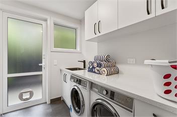 Oasis on Okaia - Kinloch - Kinloch