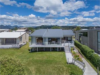 Jack and Enids Whangamata Beach House - Whangamata