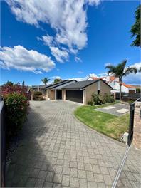 Renovated home by the beach - Mount Maunganui