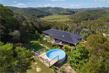Sunny Paihia Retreat with BBQ, Spa and Pool - Paihia