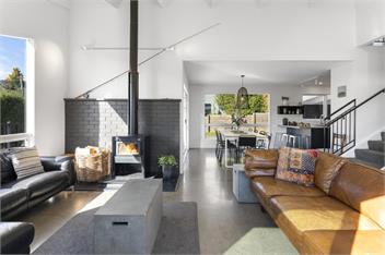 Bayview - Relax in the Hot Tub or Cross the Street to the Lake! - Taupo