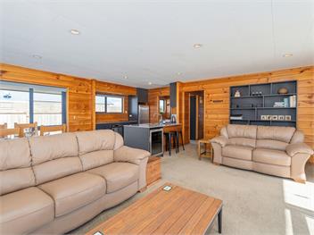 Seabreeze Surf House (Bachcare) - Whitianga