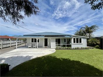 Sunny home with self-contained cabin - Napier
