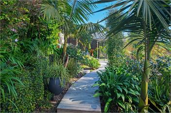Bangalow Bach - Nelson