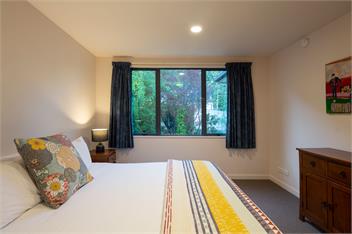 Central Home | Lake Views | 3 Bedrooms | Free WIFI - Queenstown