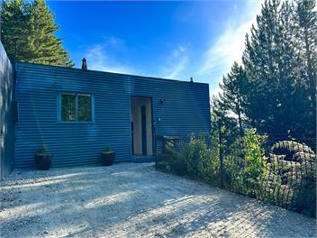 Amongst the pines | 2 bedroom bach | Stellar Views - Queenstown