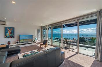 Oceanfront Apartment at Latitude 41 - Stepneyville Nelson