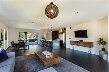 Riverside Retreat - spa pool, table tennis, riverside! - 