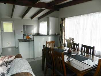 Anglem House & Car - Stewart Island
