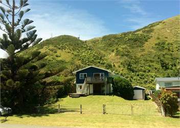 Ideal Family Bach - Mahia Beach