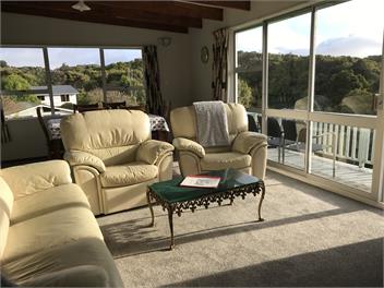 Anglem House & Car - Stewart Island