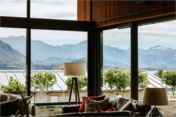 Three Peaks House | Sleeps 10 | Lake Views | Outdoor Fire - Wanaka