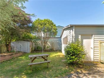 Family at Wharewaka (Bachcare) - Wharewaka