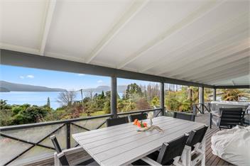Splendour on Spencer (Bachcare) - Lake Tarawera