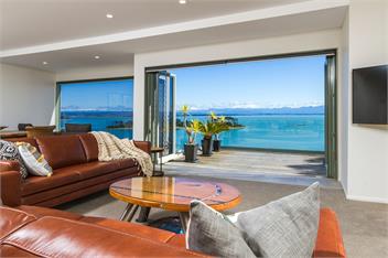 'Harbour View - Three' - Nelson Waterfront Apartment - Nelson
