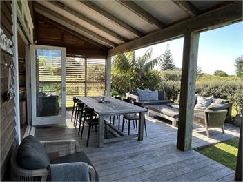 Medlands Surf Cabin - Great Barrier Island