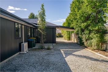 Relax on Snowberry (Bachcare) - Wanaka