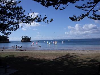 5 Min Walk to Beaches -Village & Shops Sea Views ! - Auckland