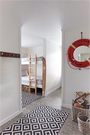 Matarangi Beach Retreat - 5 bdrms, walk to beach, outdoor bath & shower! - Matarangi