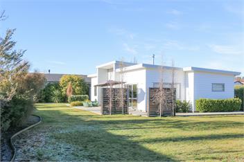 The Modern Retreat - Albert Town