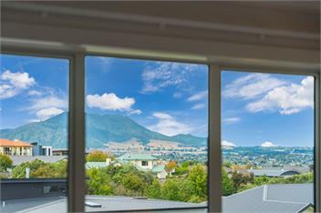 Penny Haven - Lake & Mt Tauhara views, top location in Taupo - Taupo