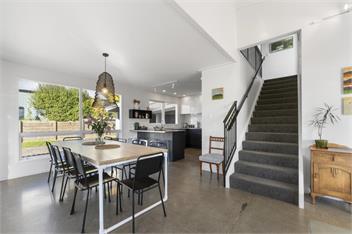 Bayview - Relax in the Hot Tub or Cross the Street to the Lake! - Taupo