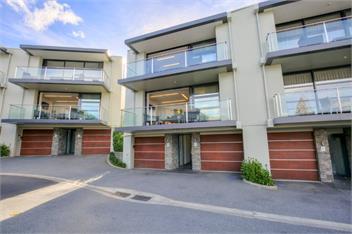 Panoramic Escape | 2BR 2BA Apt with Balcony - Queenstown
