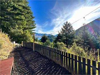 Amongst the pines | 2 bedroom bach | Stellar Views - Queenstown
