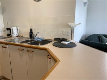 5 Min Walk to Beaches, Cafes &Village -Sea Views !    - 