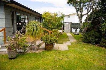 A Little Piece of Ōhope | Wheelchair Accessible & Pet Friendly -