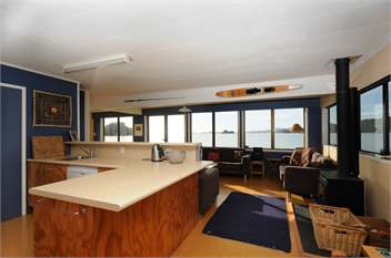 Oakura Beachfront, wifi & kayaks - Oakura Bay