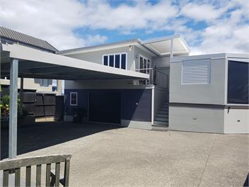 Ultimate Lakefront Location with Hot Tub - Taupo