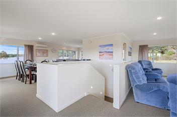 Adventure Sika - Relax on the deck with views - Taupo